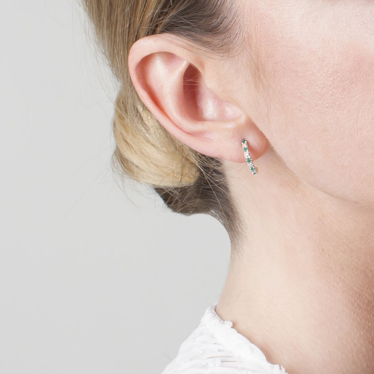 Boucles d'Oreilles Demi-Créoles Classique Or Blanc 375 Emeraude et Diamant