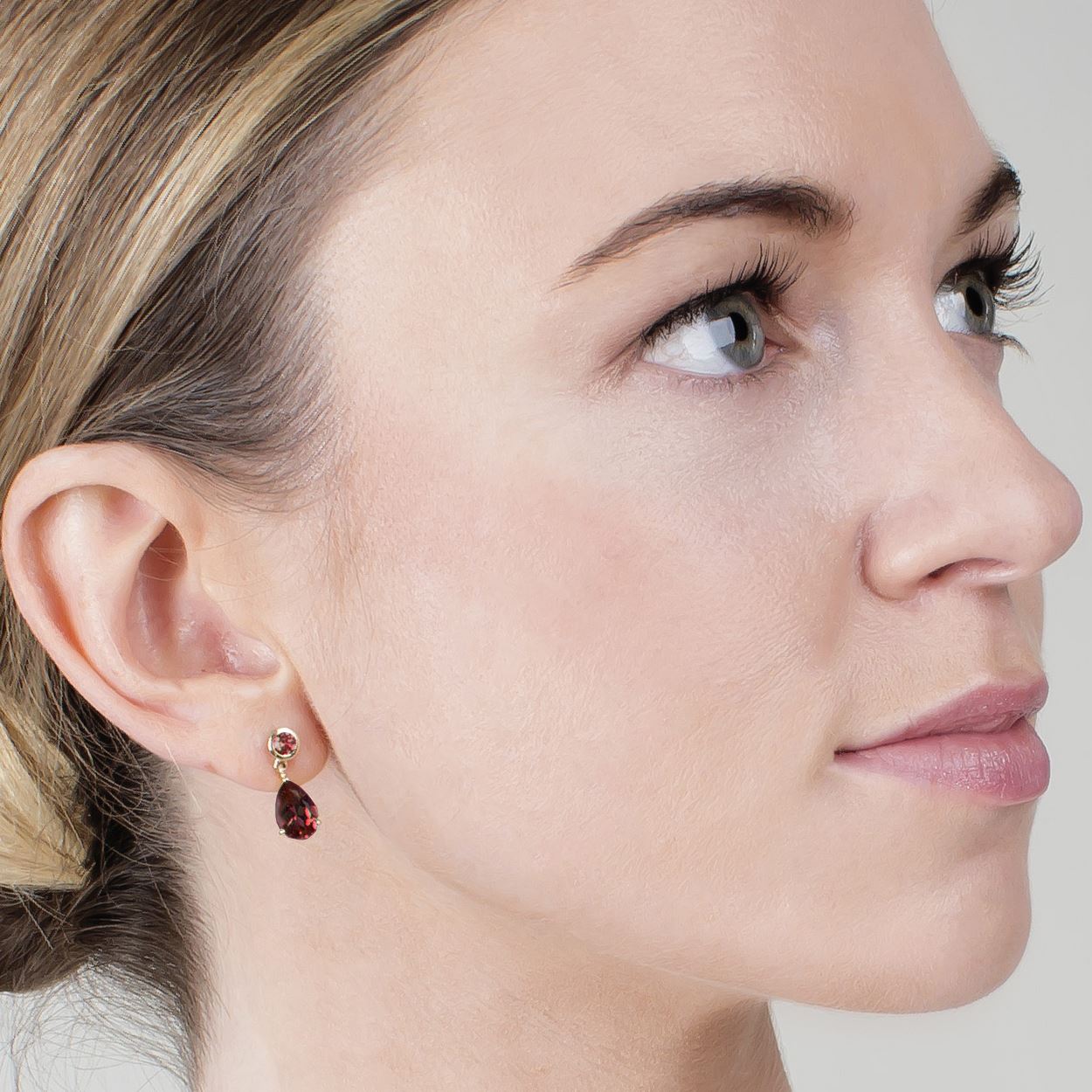 Boucles d'Oreilles Pendantes Or Jaune 375 Grenat Poire
