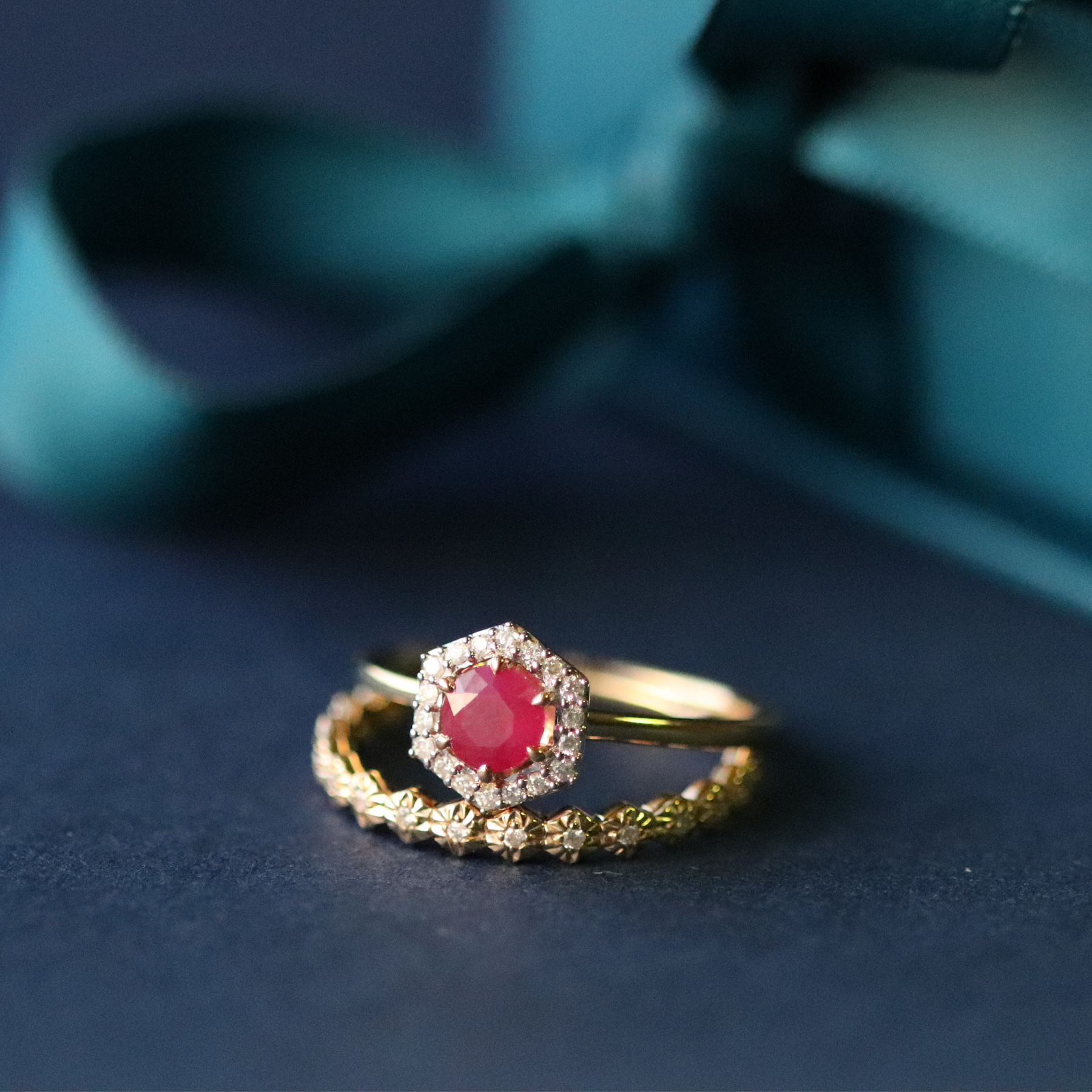 Bague Fiançailles Halo Or Jaune 375 Rubis 0,48ct et Diamant