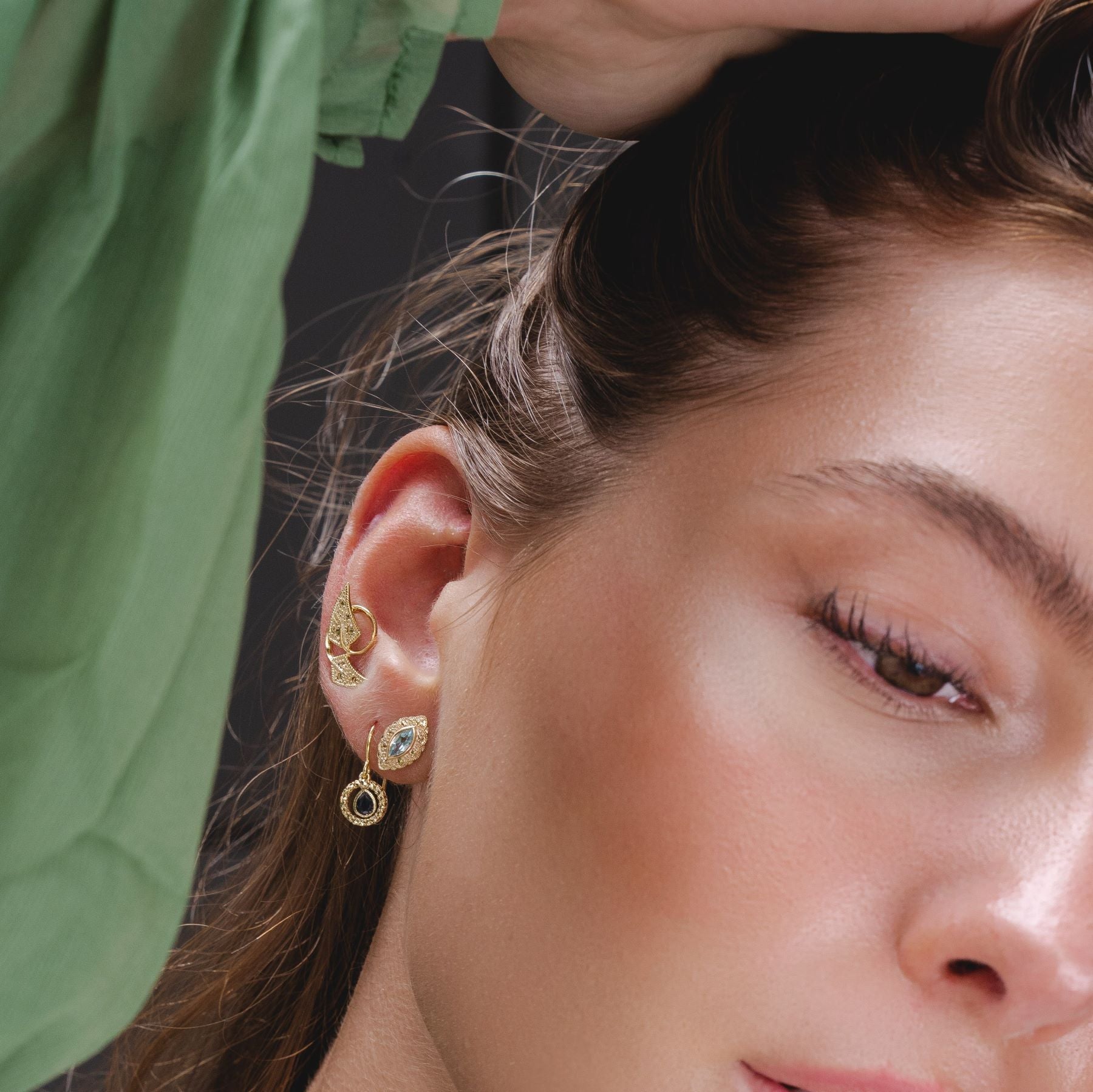 Boucles d'Oreilles Clou Topaze Bleue Marquise et Marcassite