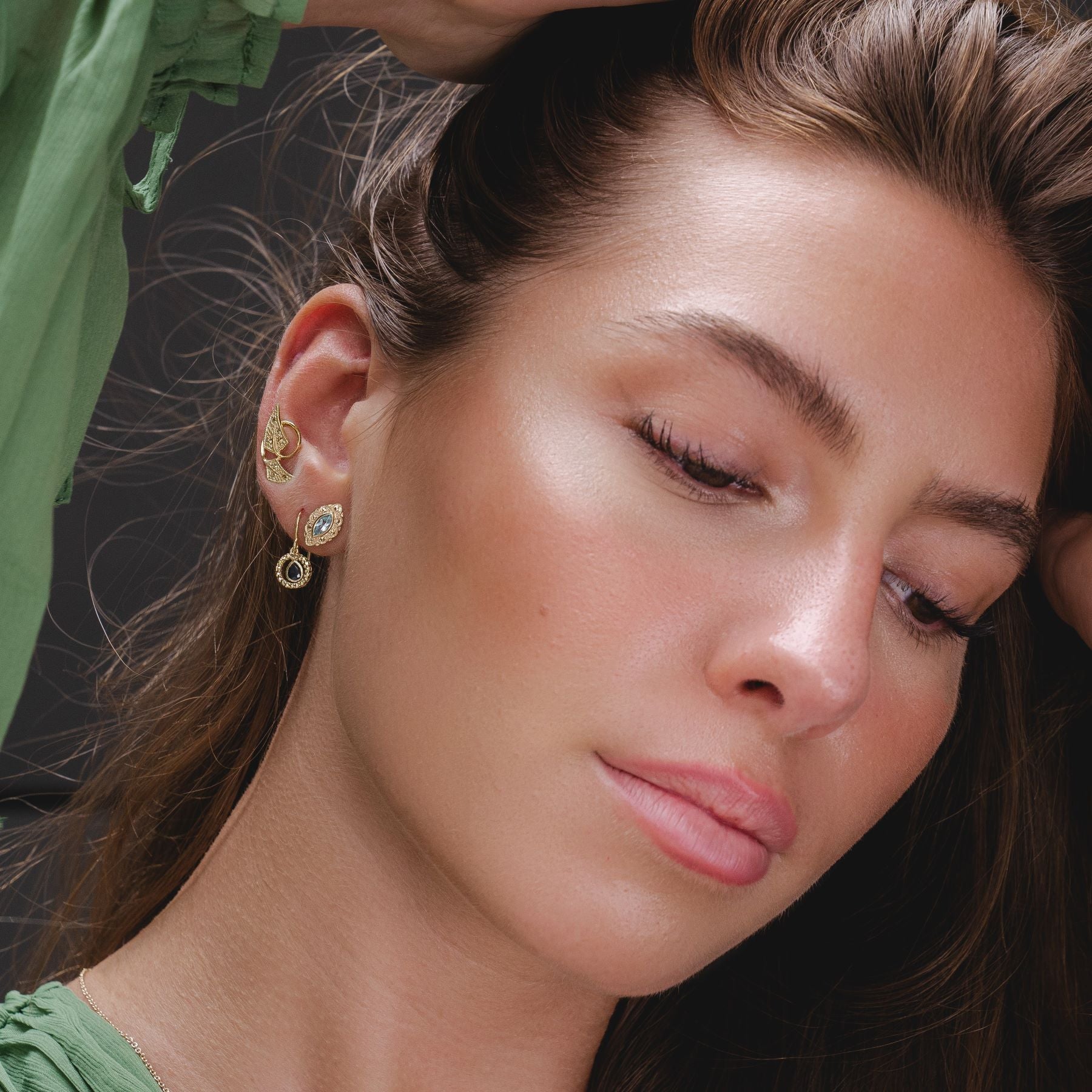 Boucles d'Oreilles Clou Topaze Bleue Marquise et Marcassite