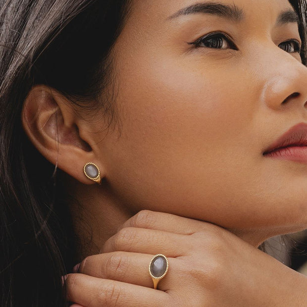 Boucles d'oreilles pendantes ovales Classique avec pierre de lune noire en or jaune 9 carats