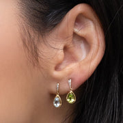 Boucles d'oreilles pendantes classiques en or jaune 9 carats avec péridot et diamants